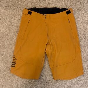 Wolf Men's Mountain Bike Shorts